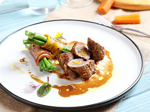 西餐作品-芦笋培根卷配鸡胸肉