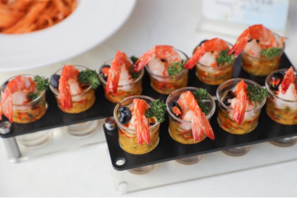 山东新东方西餐展台的高级感都溢出屏幕啦